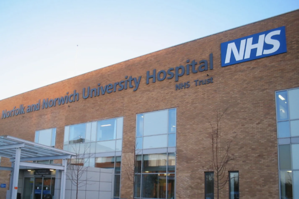 Mii de medici din spitalele britanice au început o grevă de trei zile