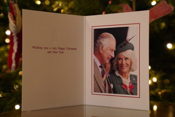 Prima felicitare de Crăciun a regelui Charles și a reginei consoarte Camilla