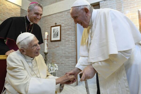 Doliu la Vatican. Fostul papă Benedict al XVI-lea a murit