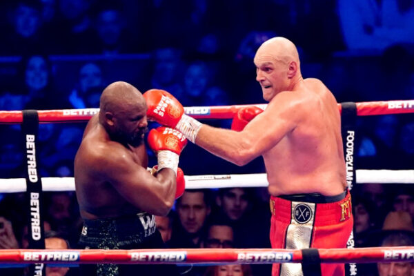 Britanicul Tyson Fury şi-a păstrat centura mondială la categoria grea