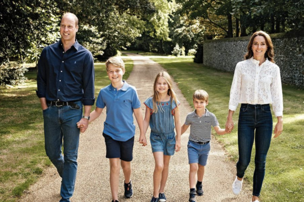 Prinţul William şi Kate au prezentat felicitarea de Crăciun