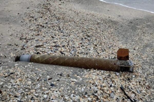 O componentă a unei rachete, care pare a fi de provenienţă rusească, descoperită pe o plajă din România