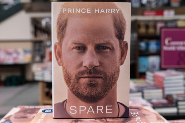 Cartea de memorii a prințului Harry a intrat în Cartea Recordurilor