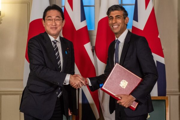 Japonia şi Marea Britanie au semnat un acord de întărire a cooperării militare