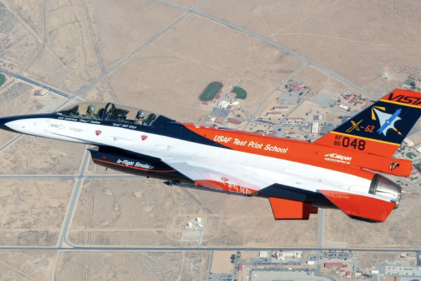Premieră mondială. Un F-16 a fost pilotat timp de 17 ore de un soft bazat pe inteligență artificială