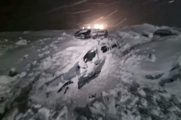 Două avalanșe în munții Făgăraș din România. O cabană, distrusă din cauza zăpezii