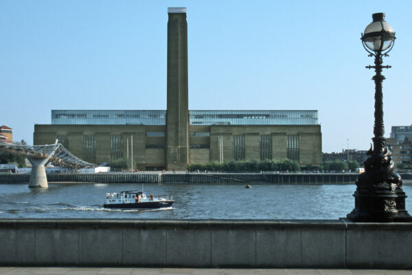 Victorie judiciară a unor locatari londonezi împotriva muzeului Tate Modern