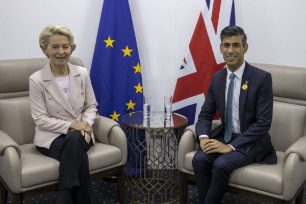Londra şi Bruxelles ajung la un acord privind Irlanda de Nord