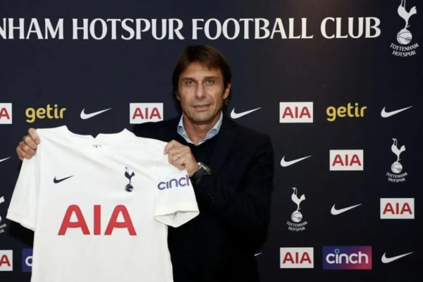 Clubul Tottenham a renunţat la serviciile antrenorului Antonio Conte