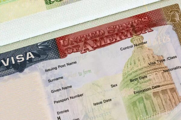 Proiectul de lege care le-ar putea permite românilor să călătorească în Statele Unite fără viză a ajuns în Parlamentul american