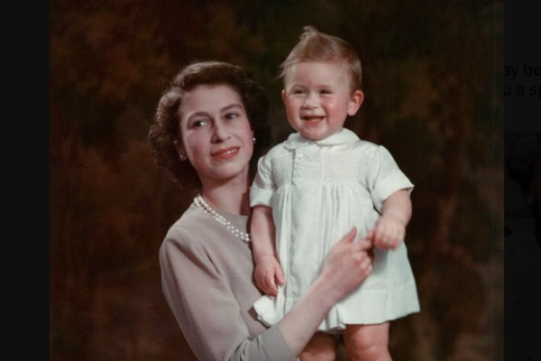 Regele Charles al III-lea a evocat amintirea mamei sale cu ocazia Zilei Mamei