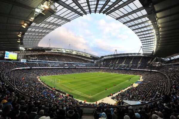 Manchester City va investi 300 de milioane de lire sterline pentru creşterea capacităţii stadionului său